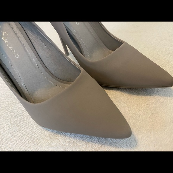 Brand New Gorgeous Heels - SHOE LAND - Box 56 - Picture 3 of 5